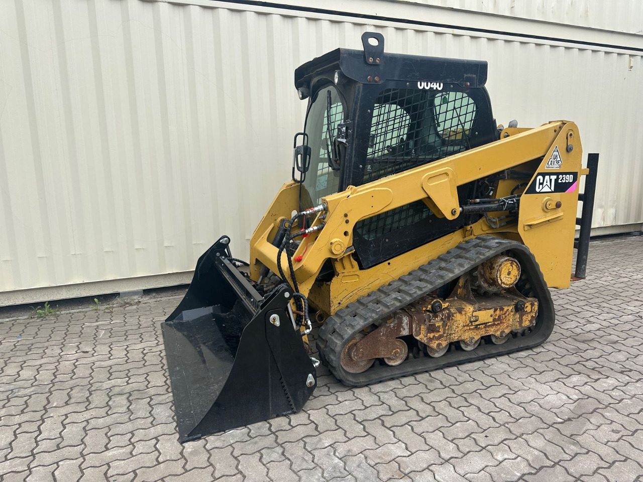 CAT 239D / 2018 BJ / 1.427 H / CE / CAB - Pásový šmykom riadený nakladač: obrázok 1 CAT 239D / 2018 BJ / 1.427 H / CE / CAB - Pásový šmykom riadený nakladač: obrázok 1