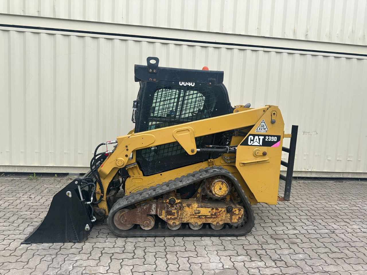 CAT 239D / 2018 BJ / 1.427 H / CE / CAB - Pásový šmykom riadený nakladač: obrázok 2 CAT 239D / 2018 BJ / 1.427 H / CE / CAB - Pásový šmykom riadený nakladač: obrázok 2