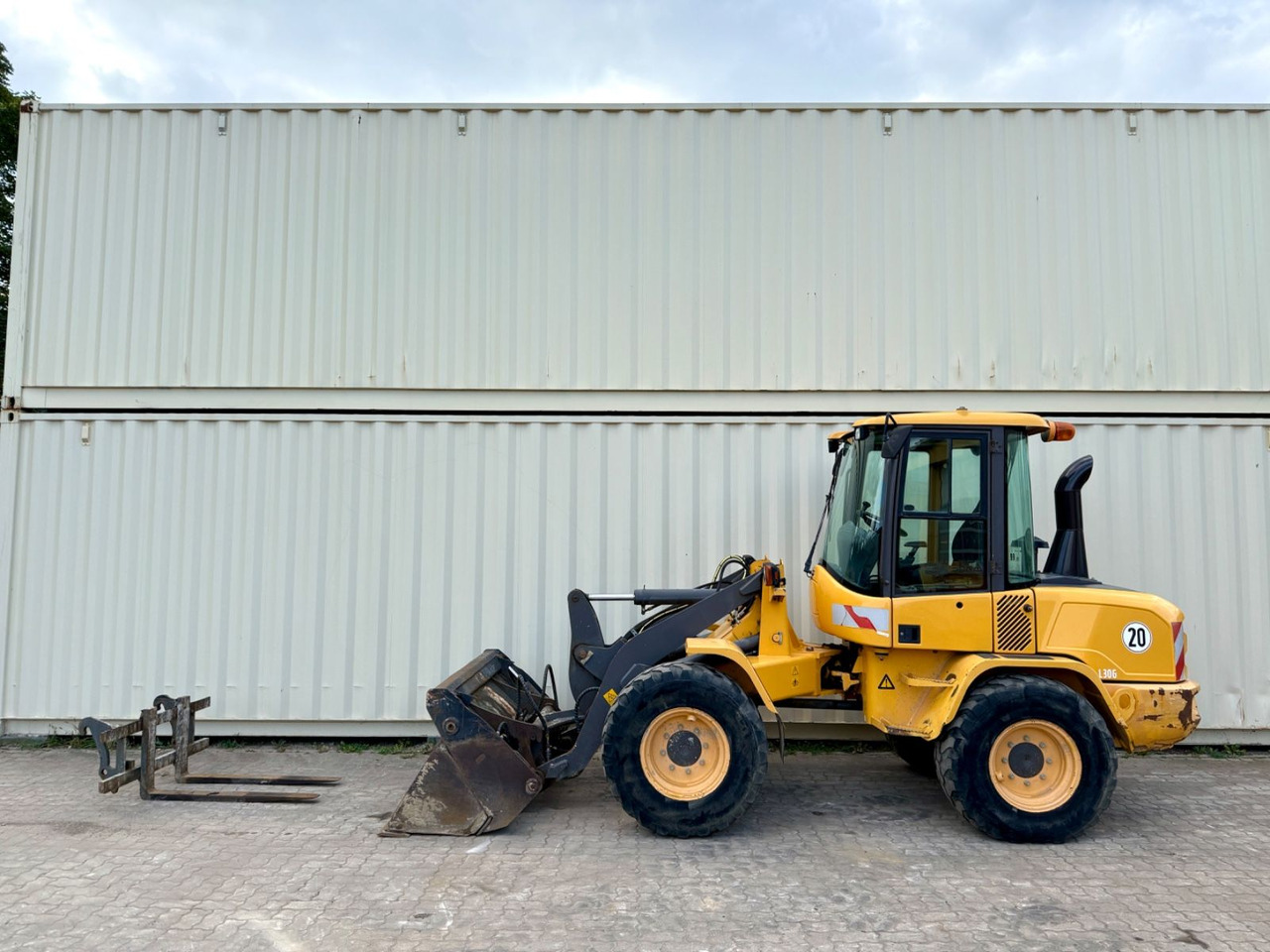 Volvo L30G / 2014 BJ / Klappschaufel + Gabel - Kolesový nakladač: obrázok 1 Volvo L30G / 2014 BJ / Klappschaufel + Gabel - Kolesový nakladač: obrázok 1