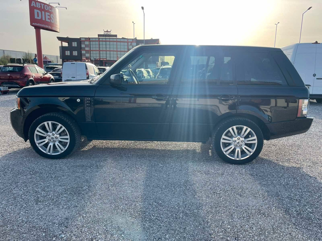 Land Rover Range Rover Vogue 4.4 TDV8 - SUV: obrázok 4 Land Rover Range Rover Vogue 4.4 TDV8 - SUV: obrázok 4