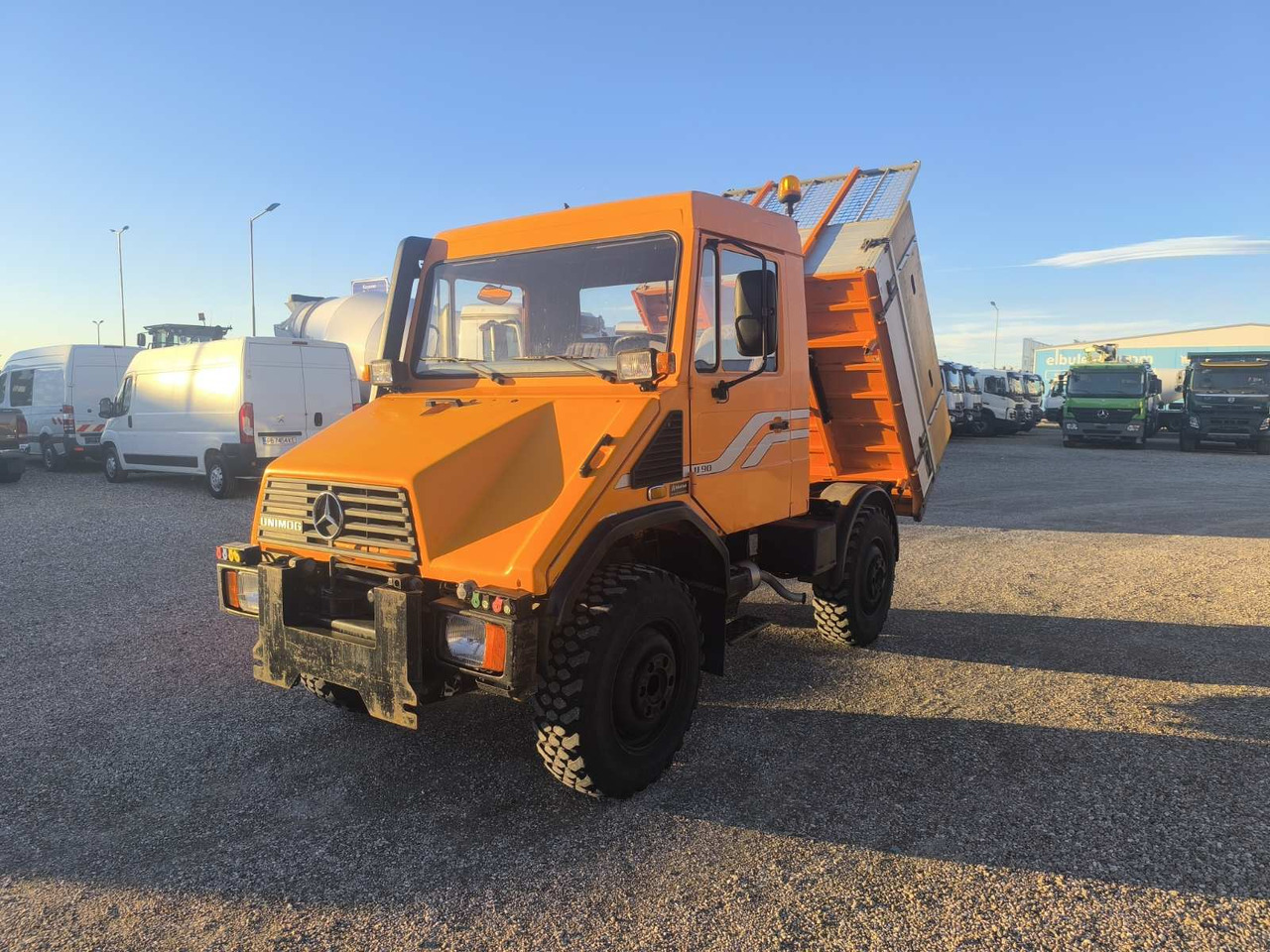 UNIMOG U90 - Sklápač: obrázok 3 UNIMOG U90 - Sklápač: obrázok 3