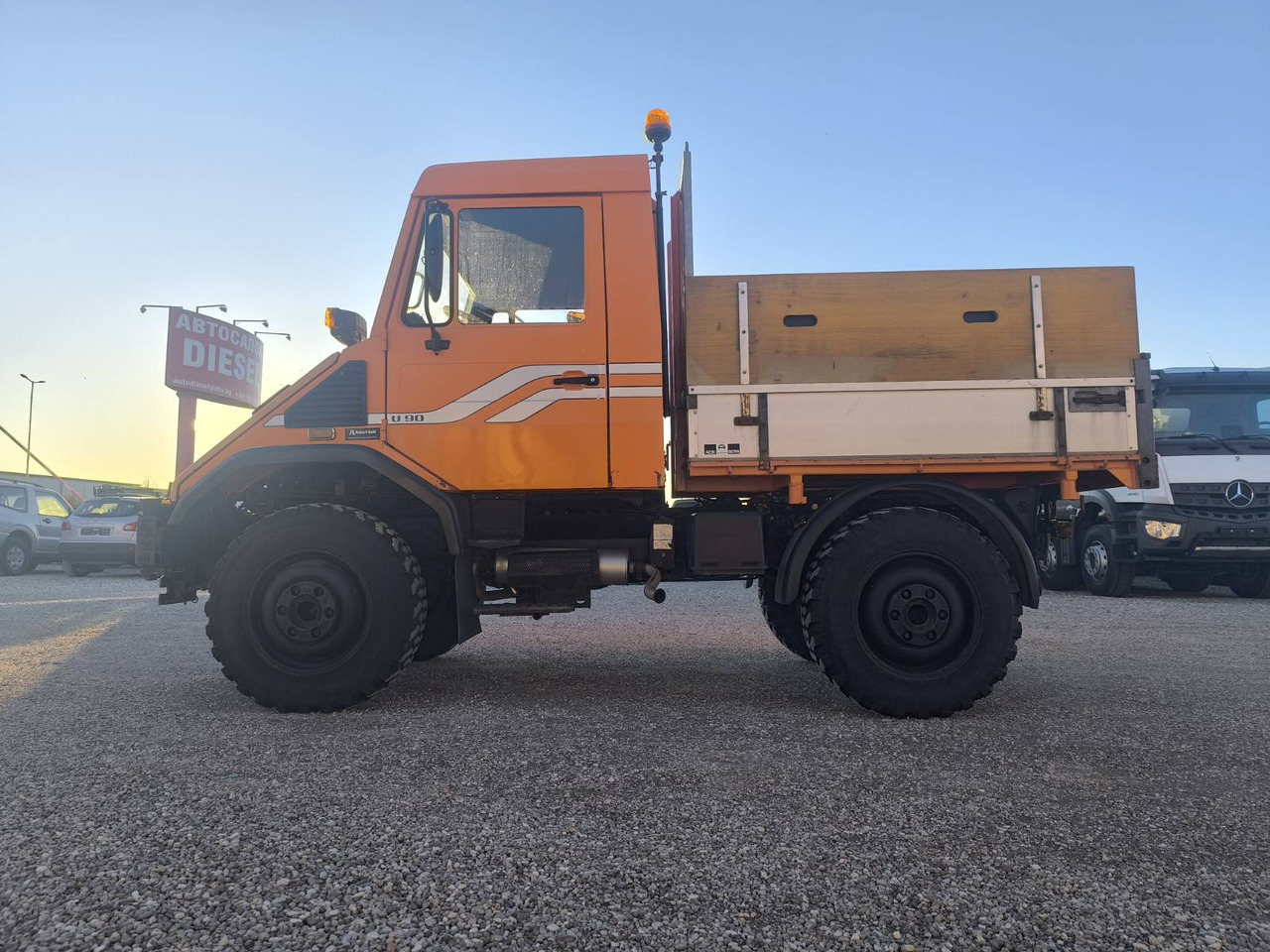 UNIMOG U90 - Sklápač: obrázok 4 UNIMOG U90 - Sklápač: obrázok 4