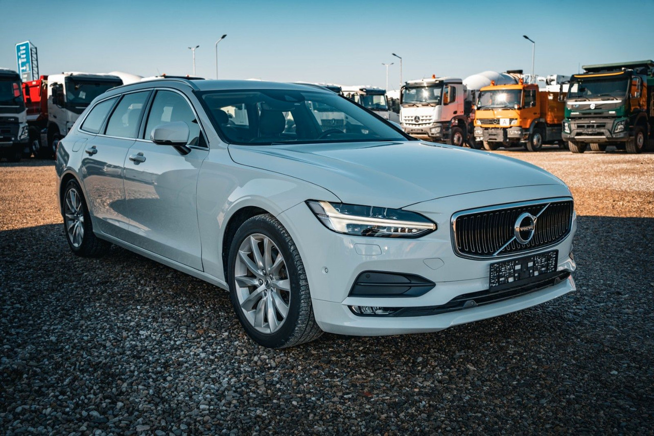 Volvo V90 D4 Momentum 2.0D - Automobil: obrázok 1 Volvo V90 D4 Momentum 2.0D - Automobil: obrázok 1