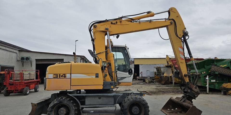 Koparka kołowa Liebherr A314 Litronic 9350 h 4 łyżki kołówka - Kolesové rýpadlo: obrázok 5 Koparka kołowa Liebherr A314 Litronic 9350 h 4 łyżki kołówka - Kolesové rýpadlo: obrázok 5