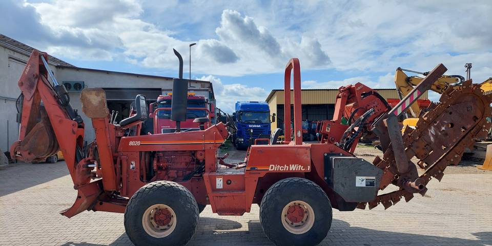 Koparka łańcuchowa pługoukładacz Ditch Witch 8020 Combo - Rýhovač: obrázok 4 Koparka łańcuchowa pługoukładacz Ditch Witch 8020 Combo - Rýhovač: obrázok 4
