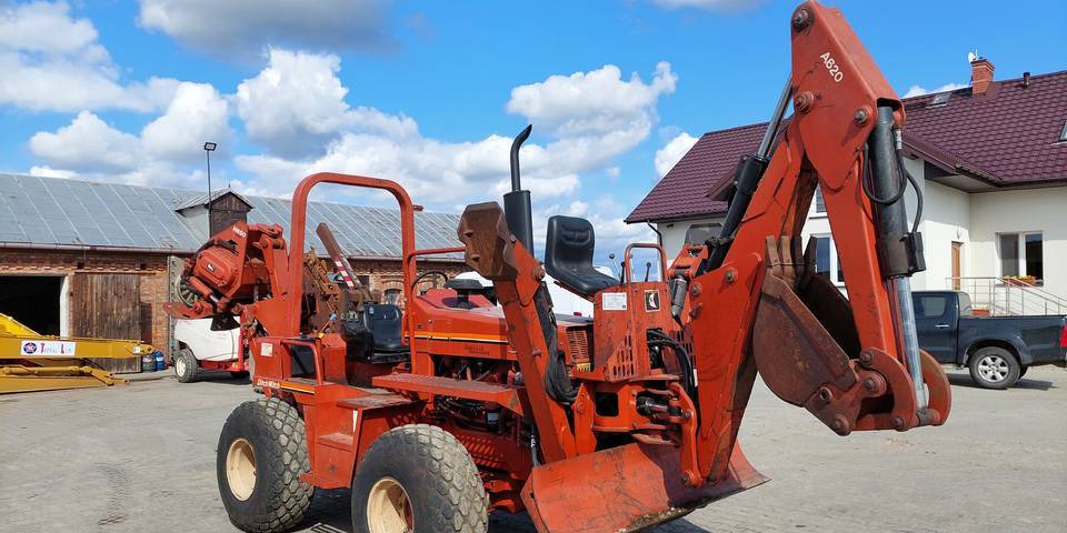 Koparka łańcuchowa pługoukładacz Ditch Witch 8020 Combo - Rýhovač: obrázok 2 Koparka łańcuchowa pługoukładacz Ditch Witch 8020 Combo - Rýhovač: obrázok 2