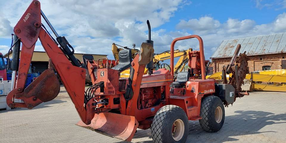 Koparka łańcuchowa pługoukładacz Ditch Witch 8020 Combo - Rýhovač: obrázok 3 Koparka łańcuchowa pługoukładacz Ditch Witch 8020 Combo - Rýhovač: obrázok 3