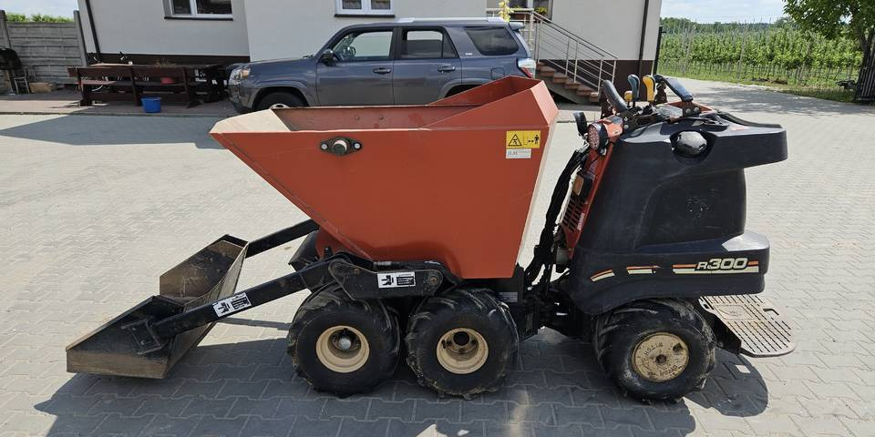 Wozidło samozaładowcze Ditch Witch R300 koparka łańcuchowa - Mini damper: obrázok 1 Wozidło samozaładowcze Ditch Witch R300 koparka łańcuchowa - Mini damper: obrázok 1