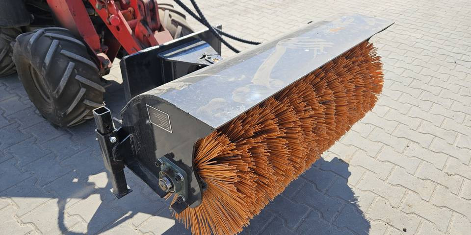 Zamiatarka szczotka do miniładowarki Avant, Ditch Witch - Priemyselný zametací stroj: obrázok 5 Zamiatarka szczotka do miniładowarki Avant, Ditch Witch - Priemyselný zametací stroj: obrázok 5