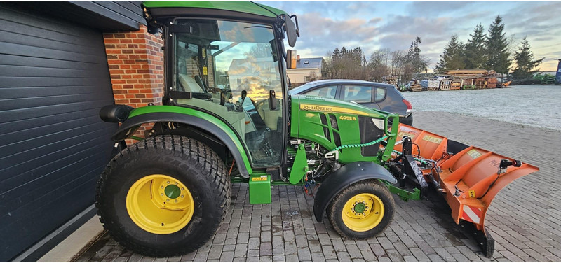 John Deere 4052R - Traktor: obrázok 1 John Deere 4052R - Traktor: obrázok 1