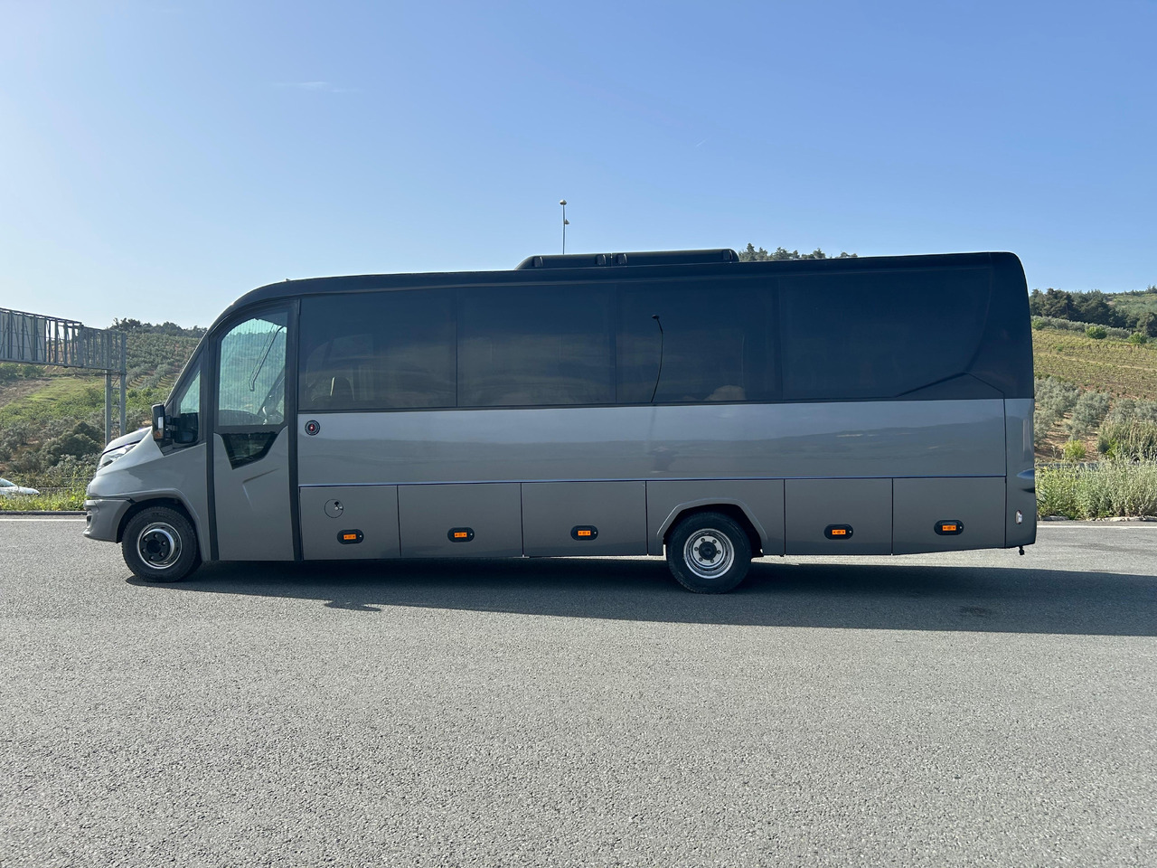 IVECO DAILY - RIGHT HAND DRIVE TOURISTIC VEHICLE - Autokar: obrázok 5 IVECO DAILY - RIGHT HAND DRIVE TOURISTIC VEHICLE - Autokar: obrázok 5