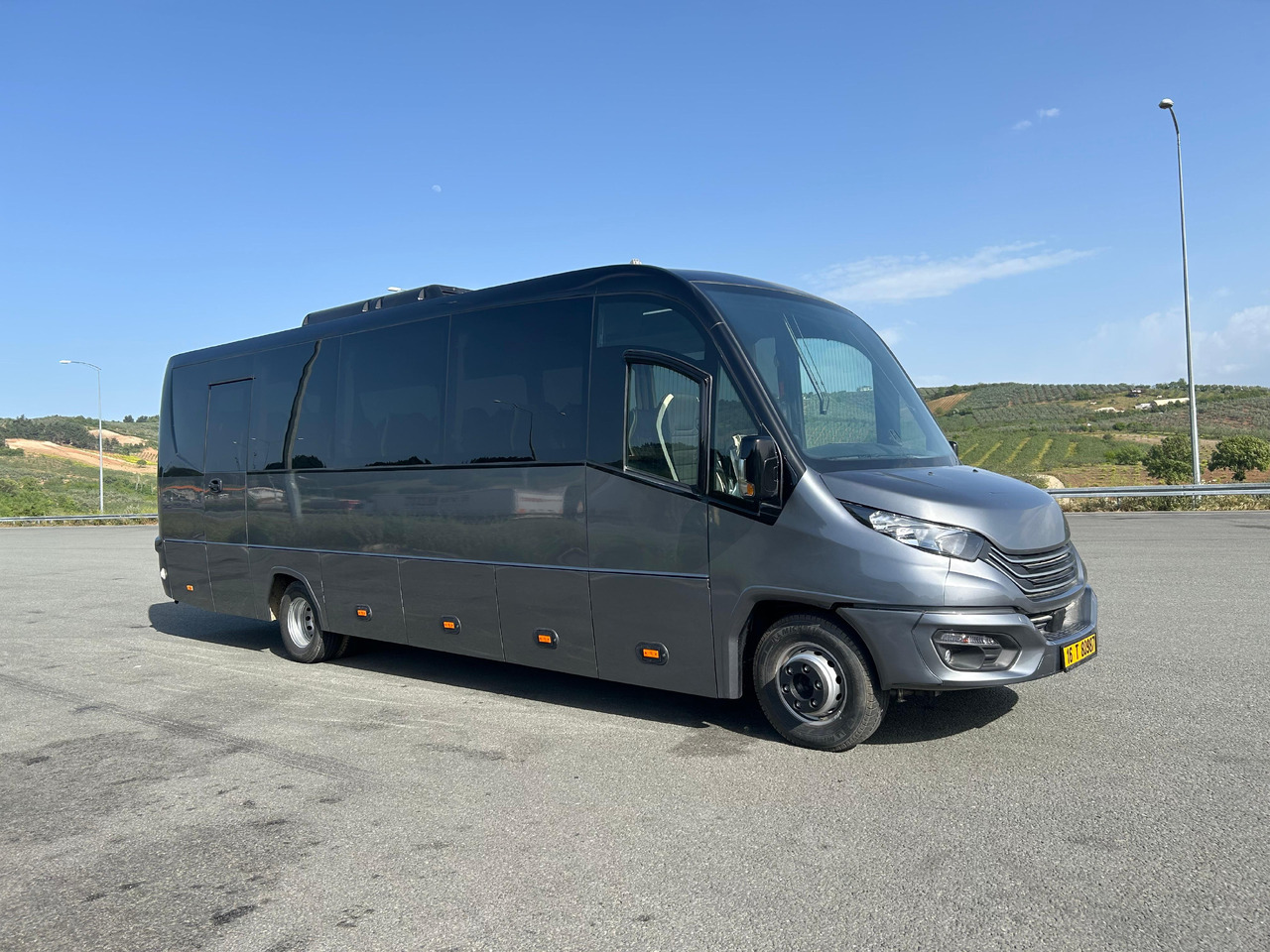 IVECO DAILY - RIGHT HAND DRIVE TOURISTIC VEHICLE - Autokar: obrázok 2 IVECO DAILY - RIGHT HAND DRIVE TOURISTIC VEHICLE - Autokar: obrázok 2