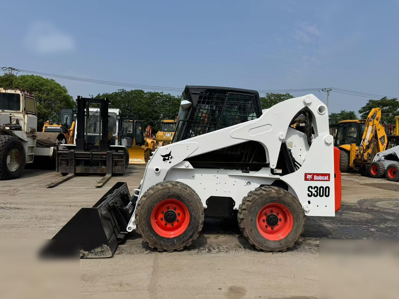 BOBCAT S300 - Šmykom riadený nakladač: obrázok 1 BOBCAT S300 - Šmykom riadený nakladač: obrázok 1