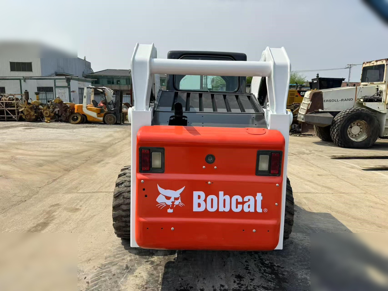 BOBCAT S300 - Šmykom riadený nakladač: obrázok 5 BOBCAT S300 - Šmykom riadený nakladač: obrázok 5
