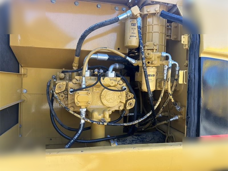 CATERPILLAR 320BL - Pásové rýpadlo: obrázok 5 CATERPILLAR 320BL - Pásové rýpadlo: obrázok 5