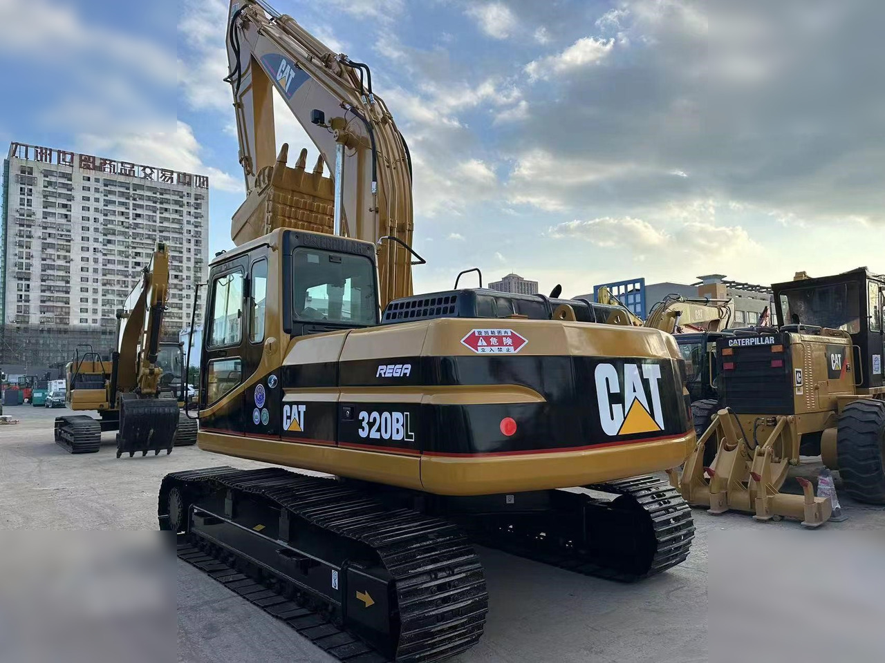 CATERPILLAR 320BL - Pásové rýpadlo: obrázok 3 CATERPILLAR 320BL - Pásové rýpadlo: obrázok 3