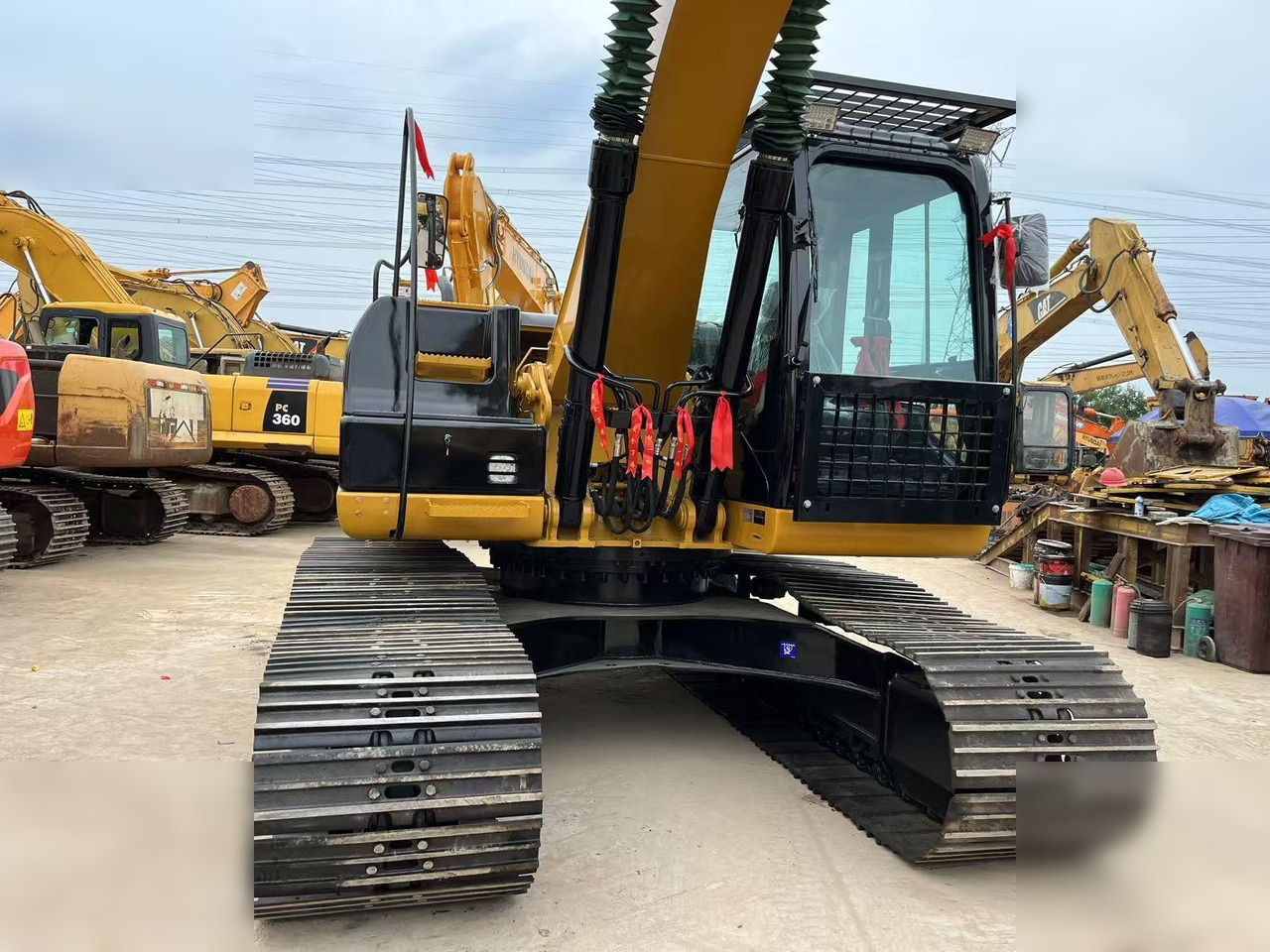 CATERPILLAR 320D2L - Pásové rýpadlo: obrázok 4 CATERPILLAR 320D2L - Pásové rýpadlo: obrázok 4