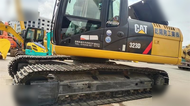 CATERPILLAR 323D - Pásové rýpadlo: obrázok 2 CATERPILLAR 323D - Pásové rýpadlo: obrázok 2