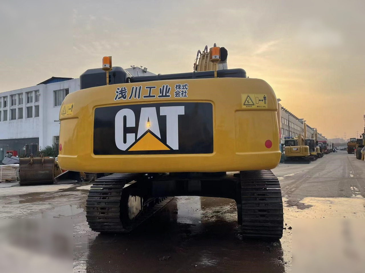 CATERPILLAR 330D - Pásové rýpadlo: obrázok 3 CATERPILLAR 330D - Pásové rýpadlo: obrázok 3