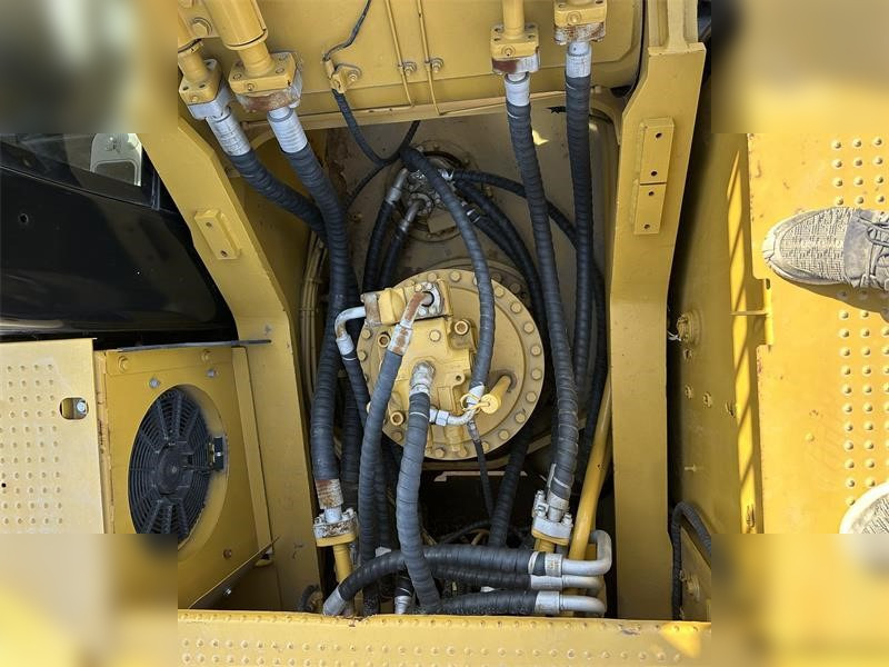 CATERPILLAR 330D - Pásové rýpadlo: obrázok 5 CATERPILLAR 330D - Pásové rýpadlo: obrázok 5