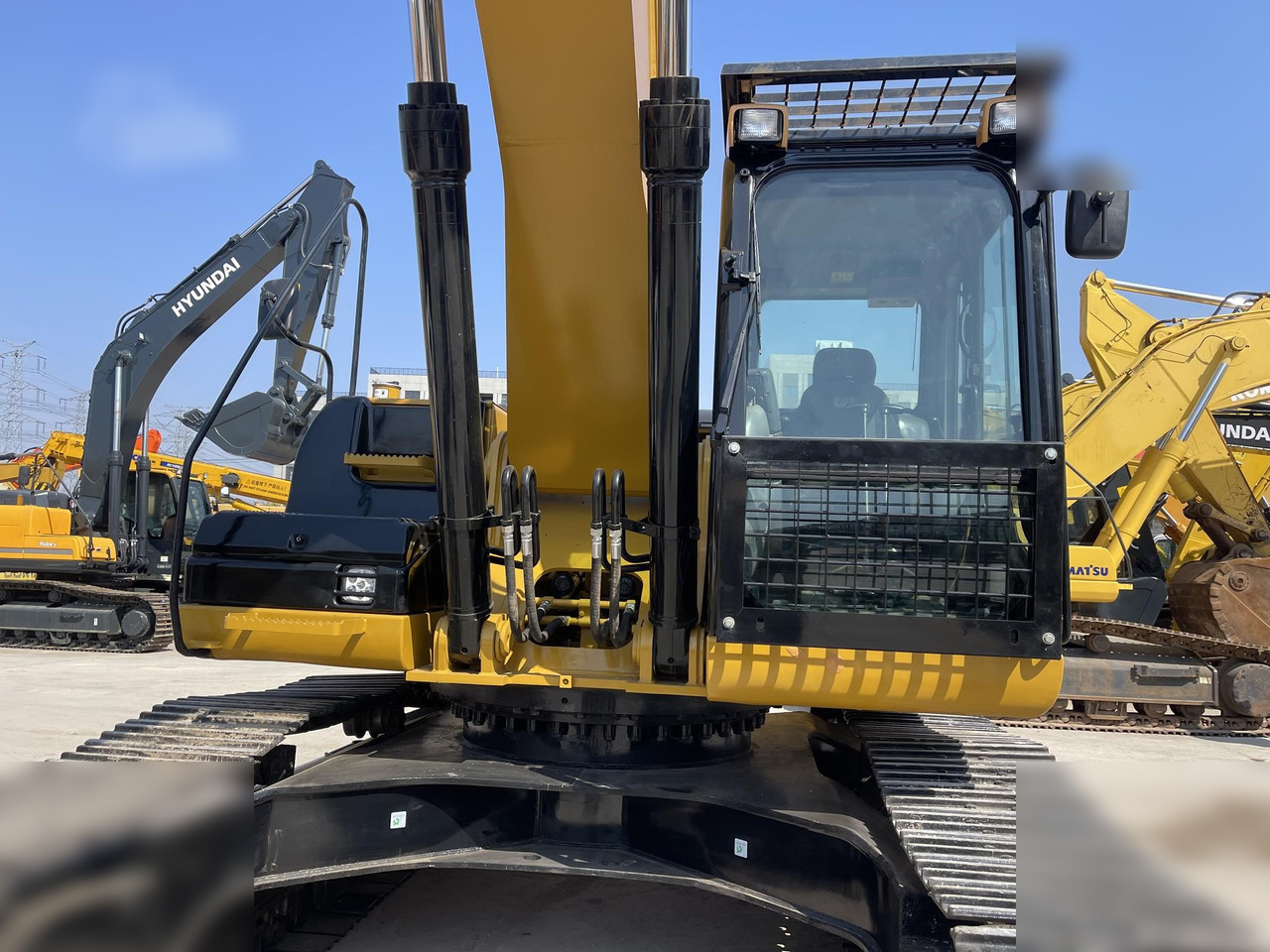 CATERPILLAR 330DL - Pásové rýpadlo: obrázok 2 CATERPILLAR 330DL - Pásové rýpadlo: obrázok 2