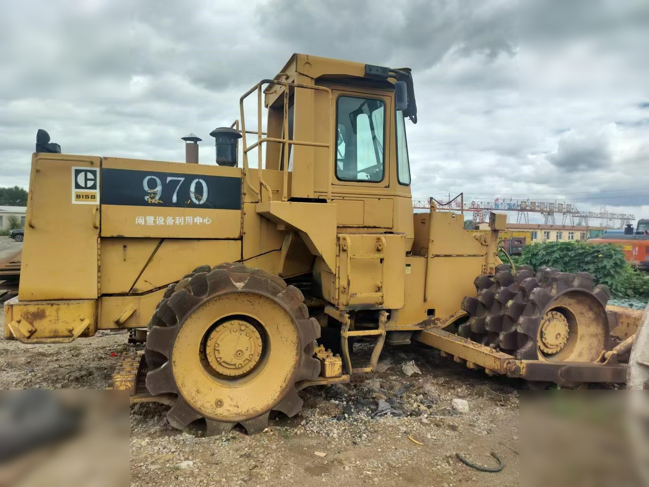 CATERPILLAR 815B - Kompaktor: obrázok 1 CATERPILLAR 815B - Kompaktor: obrázok 1