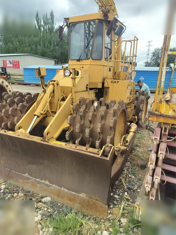 CATERPILLAR 815B - Kompaktor: obrázok 5 CATERPILLAR 815B - Kompaktor: obrázok 5