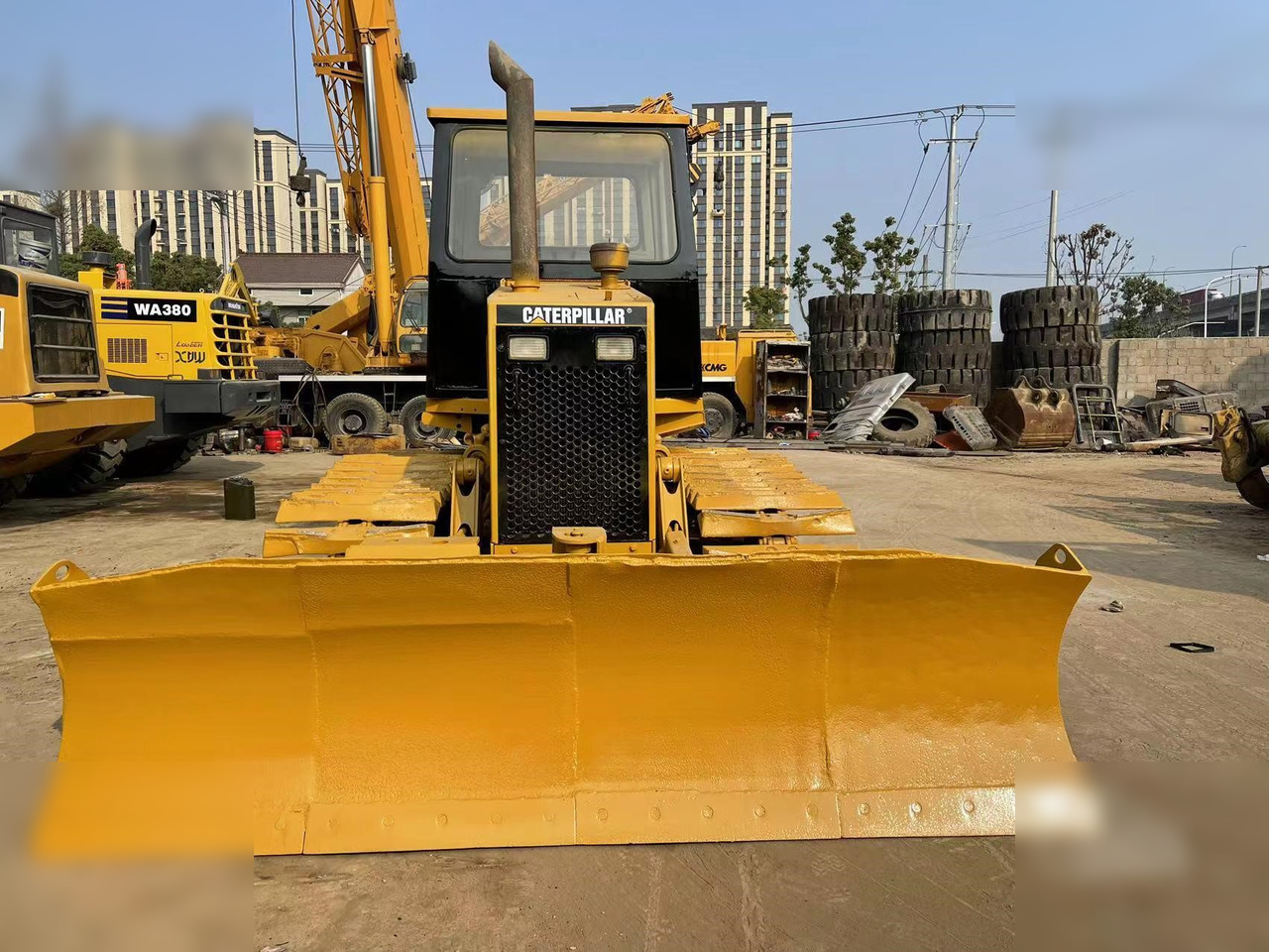 CATERPILLAR D4C - Buldozér: obrázok 2 CATERPILLAR D4C - Buldozér: obrázok 2