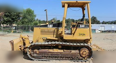 CATERPILLAR D4C - Buldozér: obrázok 1 CATERPILLAR D4C - Buldozér: obrázok 1