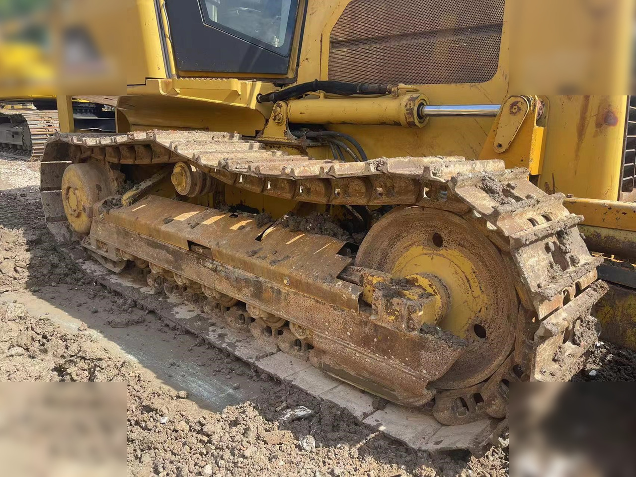 CATERPILLAR D5G XL - Buldozér: obrázok 5 CATERPILLAR D5G XL - Buldozér: obrázok 5