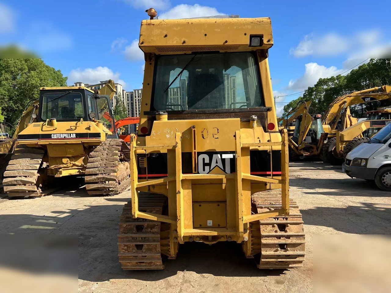 CATERPILLAR D5G XL - Buldozér: obrázok 4 CATERPILLAR D5G XL - Buldozér: obrázok 4