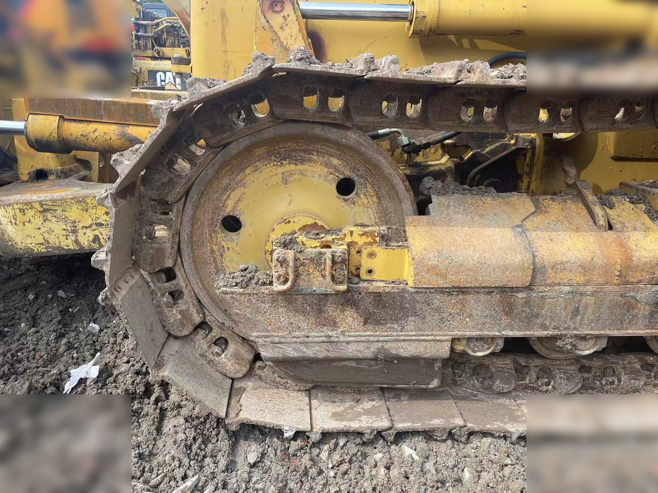 CATERPILLAR D5G XL - Buldozér: obrázok 4 CATERPILLAR D5G XL - Buldozér: obrázok 4