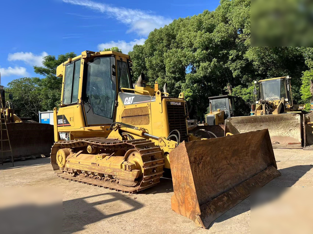 CATERPILLAR D5G XL - Buldozér: obrázok 2 CATERPILLAR D5G XL - Buldozér: obrázok 2
