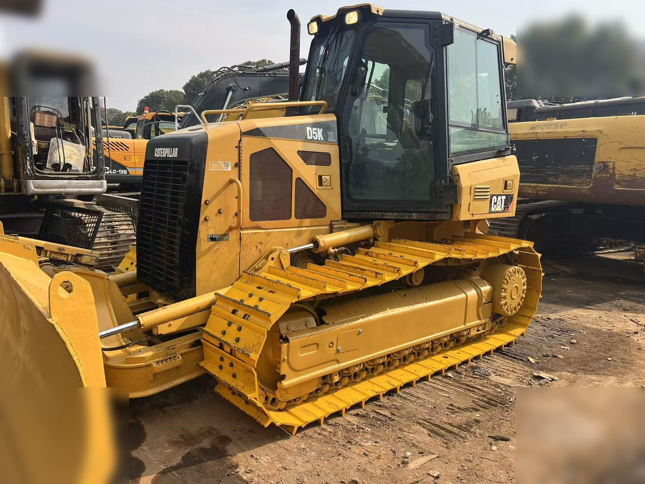 CATERPILLAR D5K XL - Buldozér: obrázok 4 CATERPILLAR D5K XL - Buldozér: obrázok 4