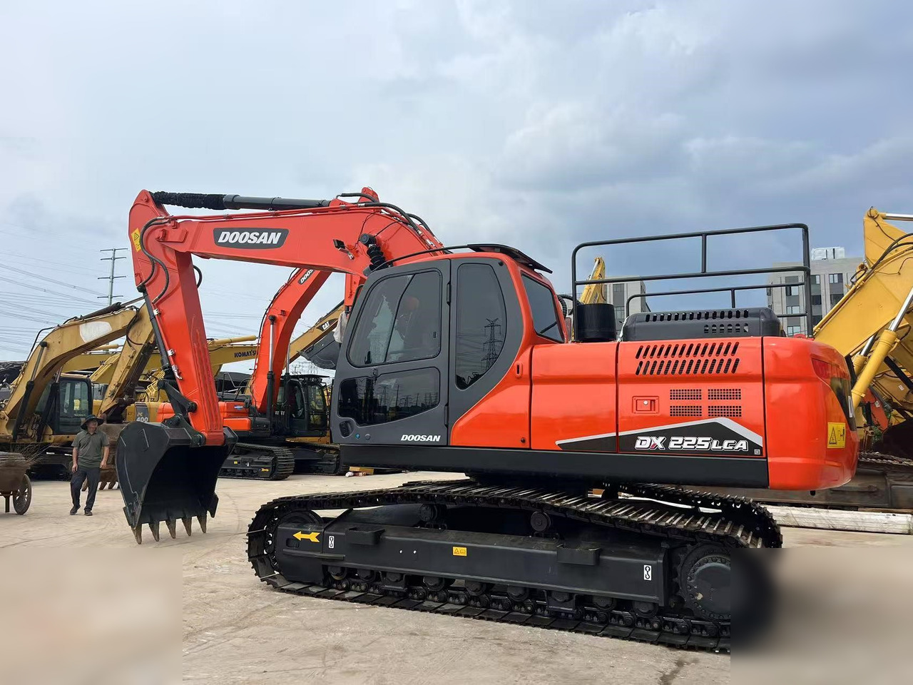 DOOSAN DX225 LC - Pásové rýpadlo: obrázok 1 DOOSAN DX225 LC - Pásové rýpadlo: obrázok 1