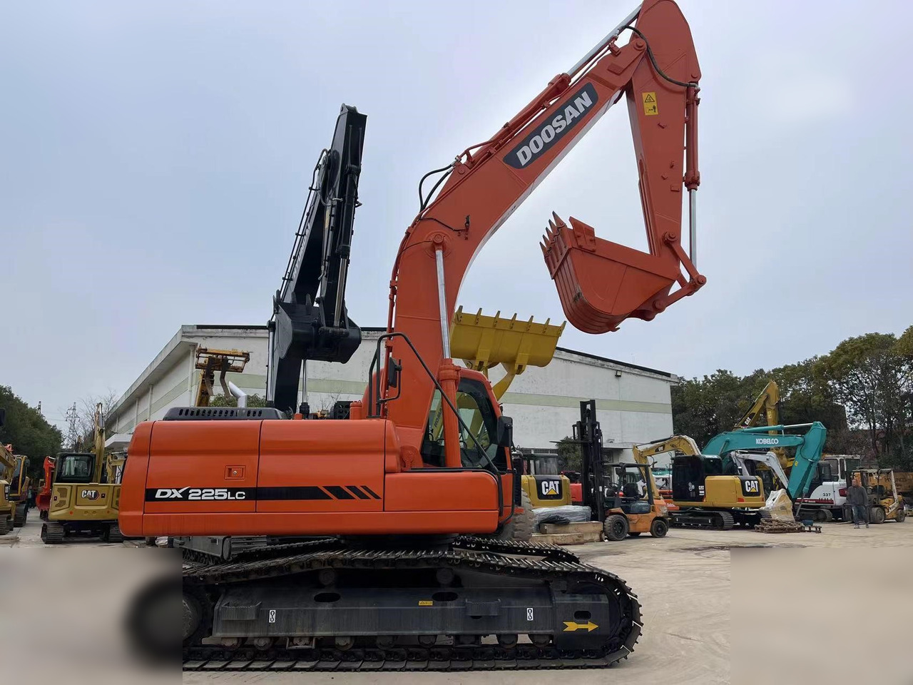 DOOSAN DX225 LC - Pásové rýpadlo: obrázok 1 DOOSAN DX225 LC - Pásové rýpadlo: obrázok 1