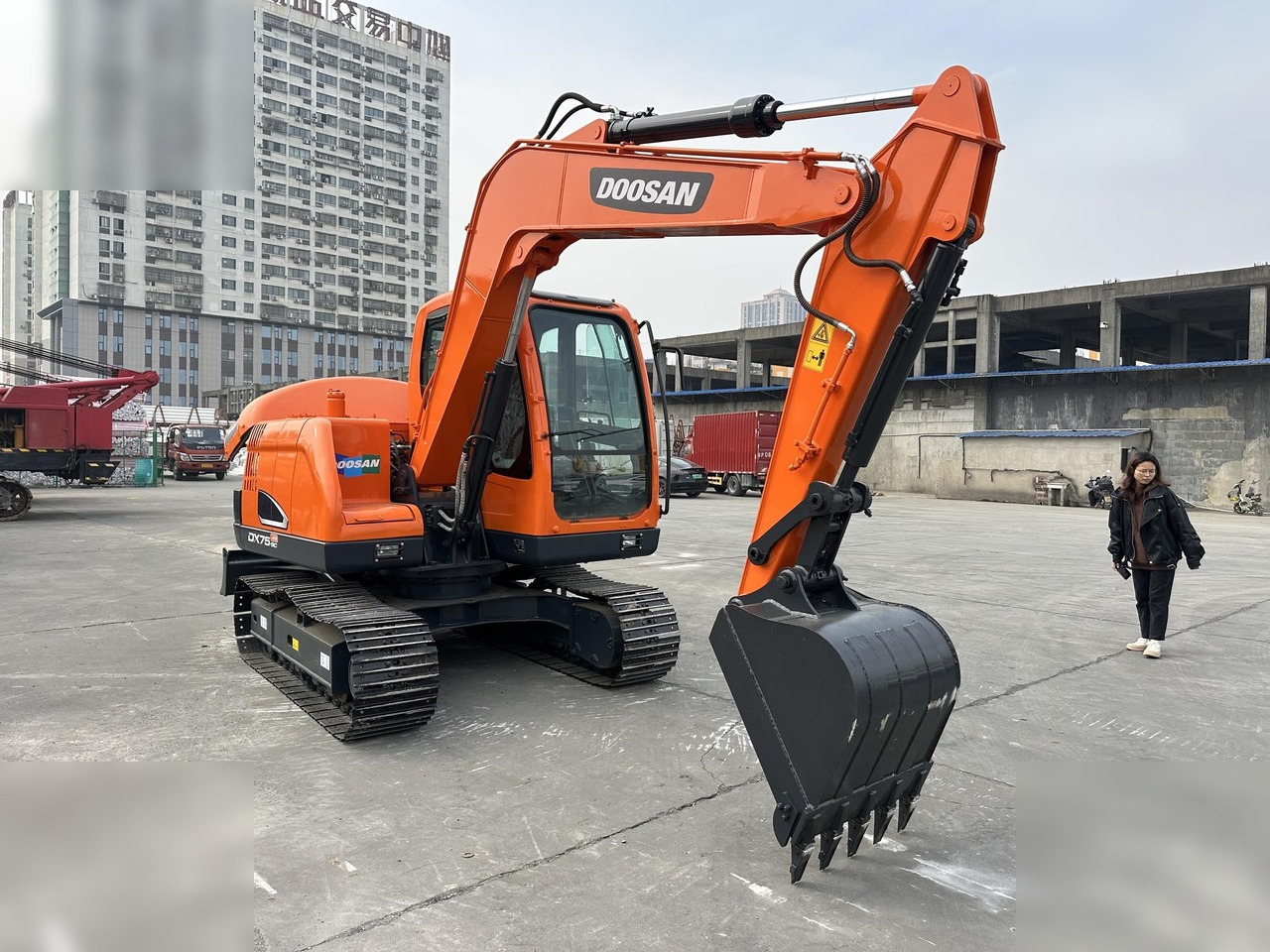 DOOSAN DX75-9CN - Pásové rýpadlo: obrázok 3 DOOSAN DX75-9CN - Pásové rýpadlo: obrázok 3