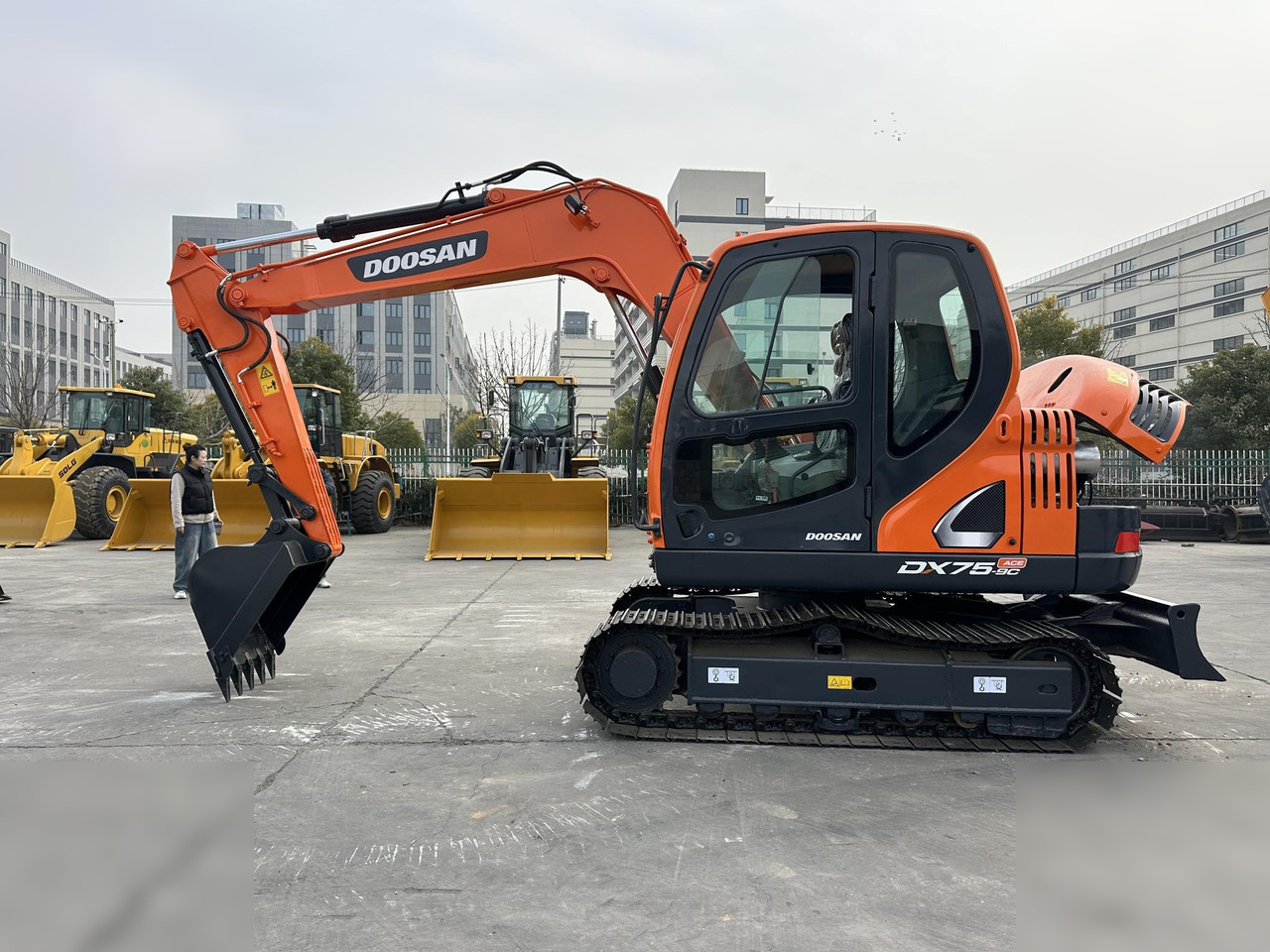 DOOSAN DX75-9CN - Pásové rýpadlo: obrázok 1 DOOSAN DX75-9CN - Pásové rýpadlo: obrázok 1