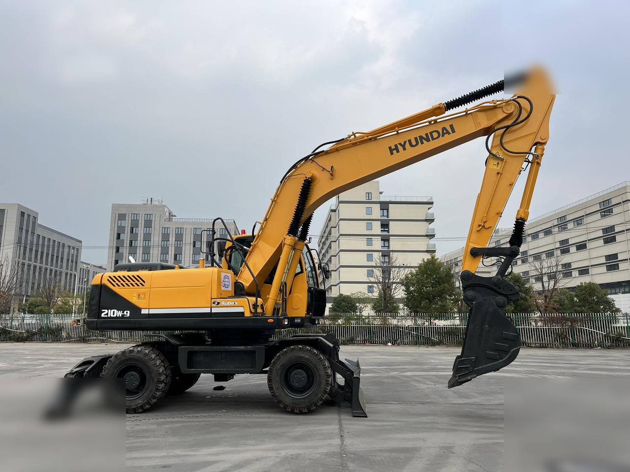 HYUNDAI ROBEX 210W-9 - Kolesové rýpadlo: obrázok 4 HYUNDAI ROBEX 210W-9 - Kolesové rýpadlo: obrázok 4