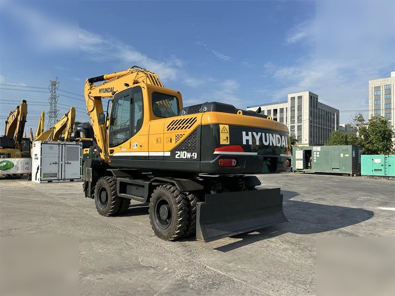 HYUNDAI ROBEX 210W-9 - Kolesové rýpadlo: obrázok 2 HYUNDAI ROBEX 210W-9 - Kolesové rýpadlo: obrázok 2