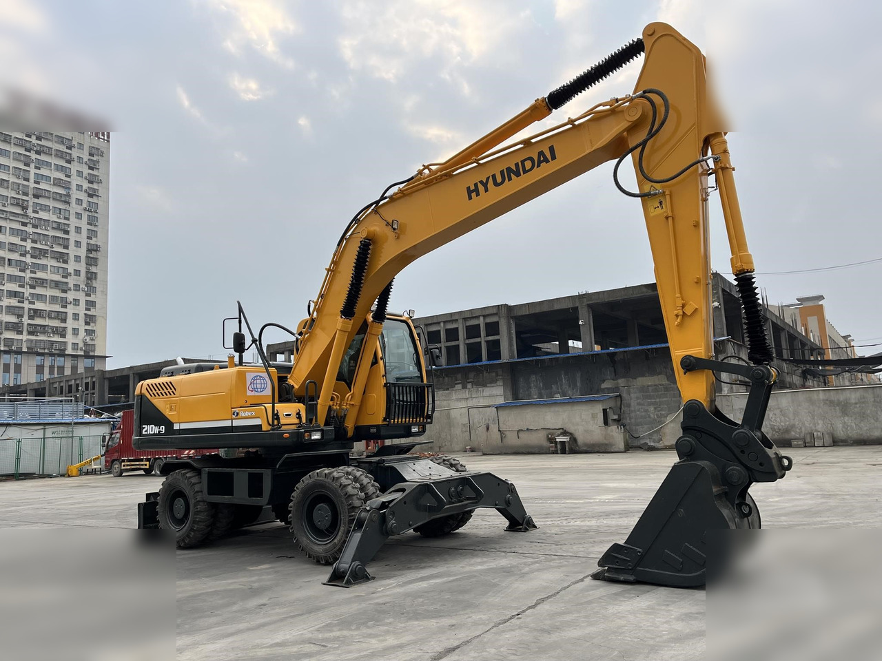 HYUNDAI ROBEX 210W-9 - Kolesové rýpadlo: obrázok 2 HYUNDAI ROBEX 210W-9 - Kolesové rýpadlo: obrázok 2