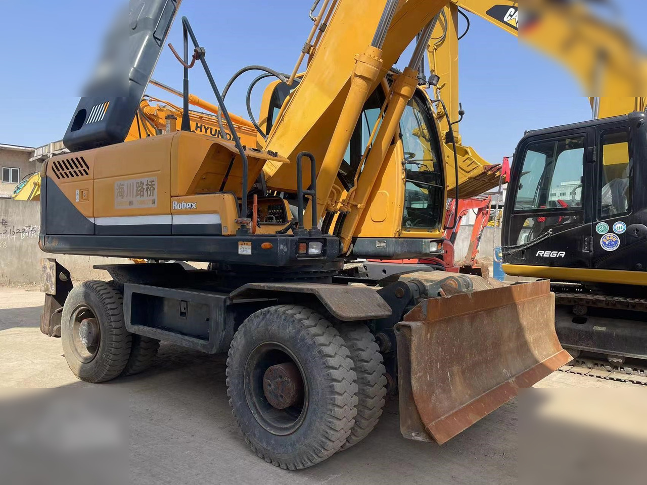 HYUNDAI ROBEX 210W-9 - Kolesové rýpadlo: obrázok 2 HYUNDAI ROBEX 210W-9 - Kolesové rýpadlo: obrázok 2