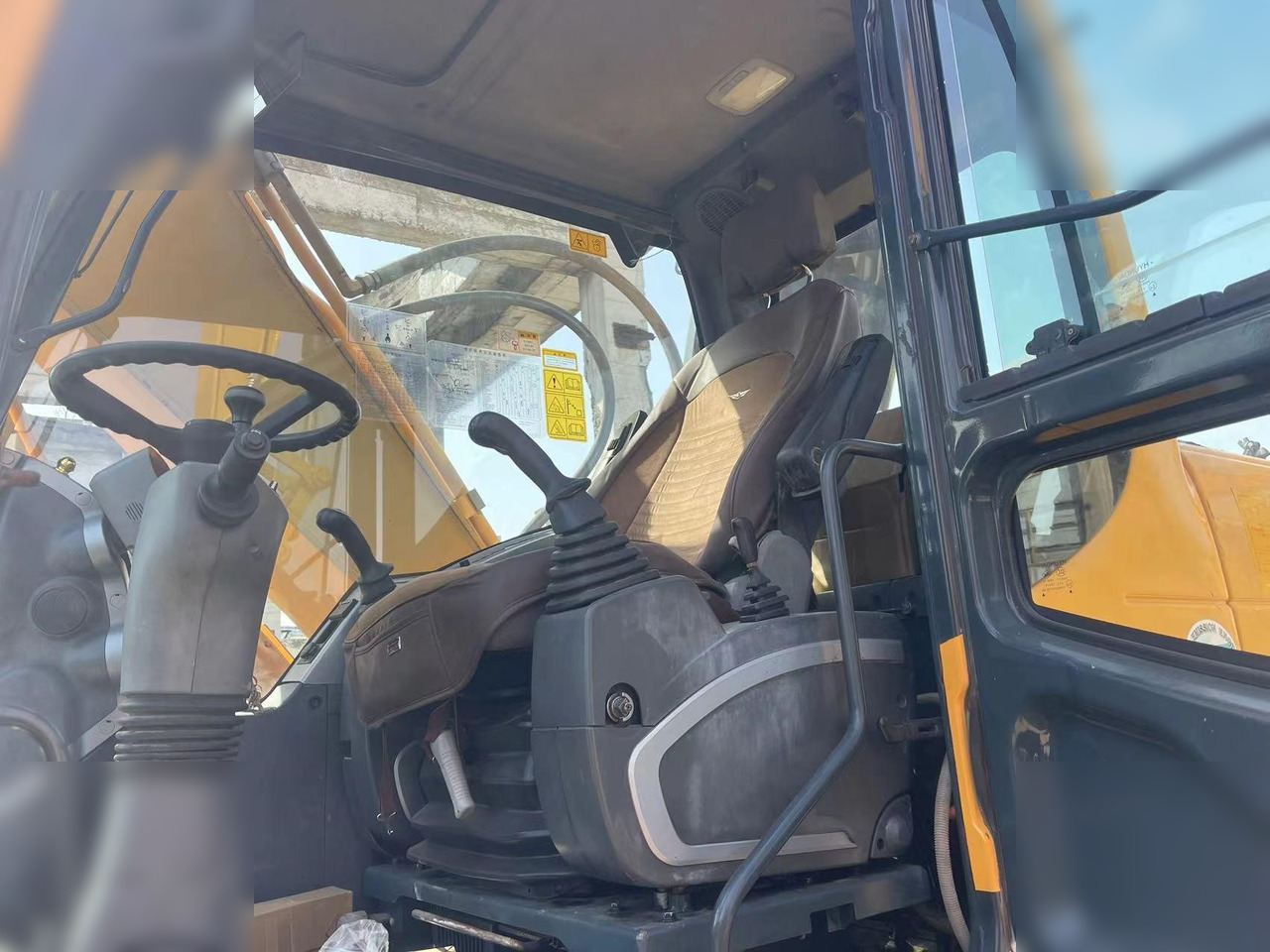 HYUNDAI ROBEX 210W-9 - Kolesové rýpadlo: obrázok 5 HYUNDAI ROBEX 210W-9 - Kolesové rýpadlo: obrázok 5