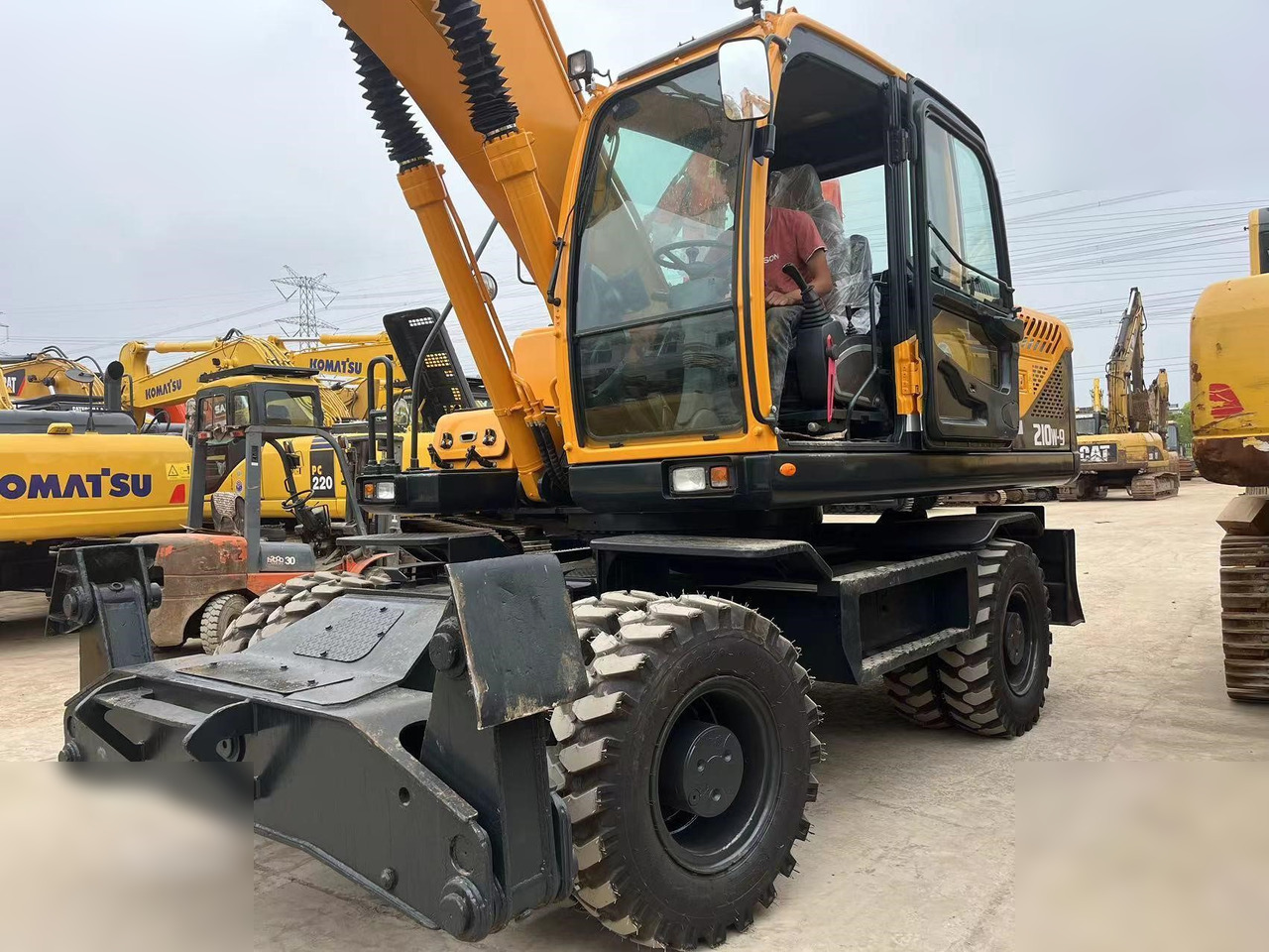 HYUNDAI ROBEX 210W-9 - Kolesové rýpadlo: obrázok 3 HYUNDAI ROBEX 210W-9 - Kolesové rýpadlo: obrázok 3