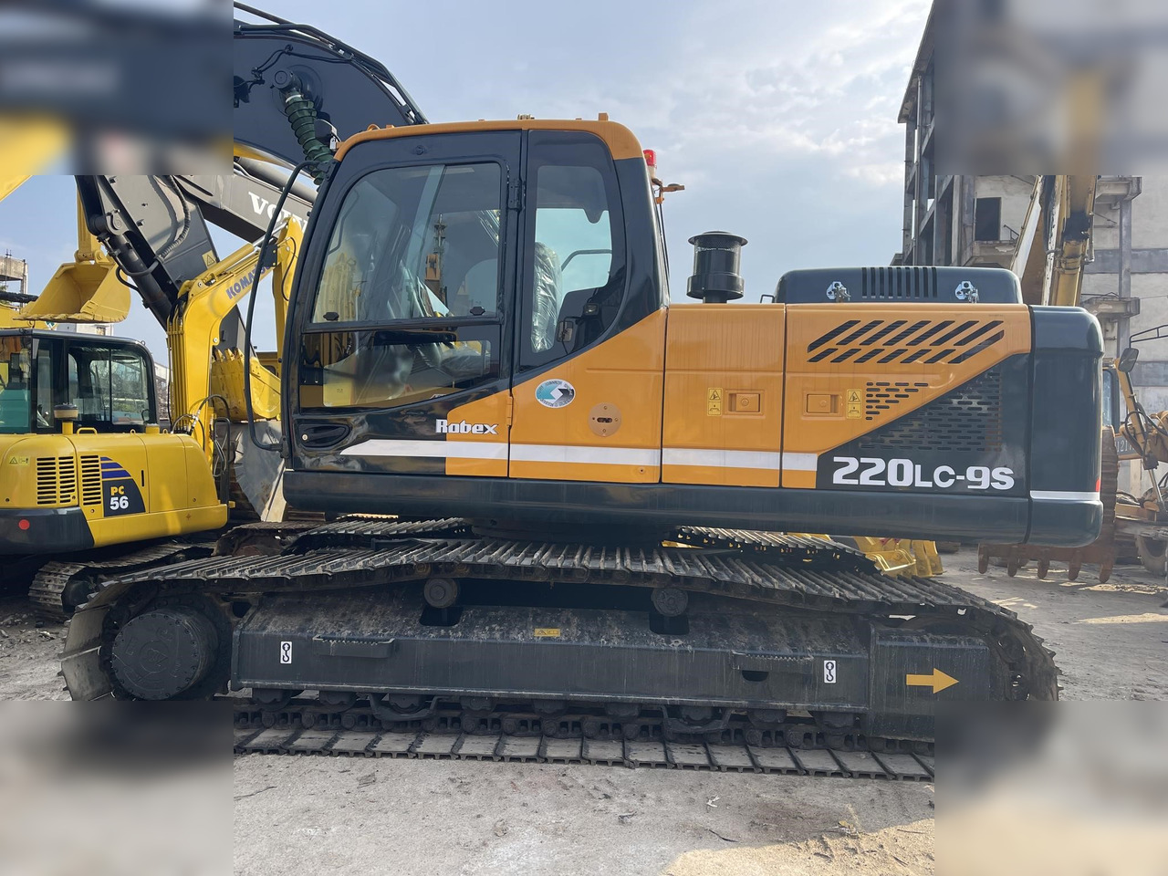 HYUNDAI ROBEX 220 LC-9S - Pásové rýpadlo: obrázok 4 HYUNDAI ROBEX 220 LC-9S - Pásové rýpadlo: obrázok 4