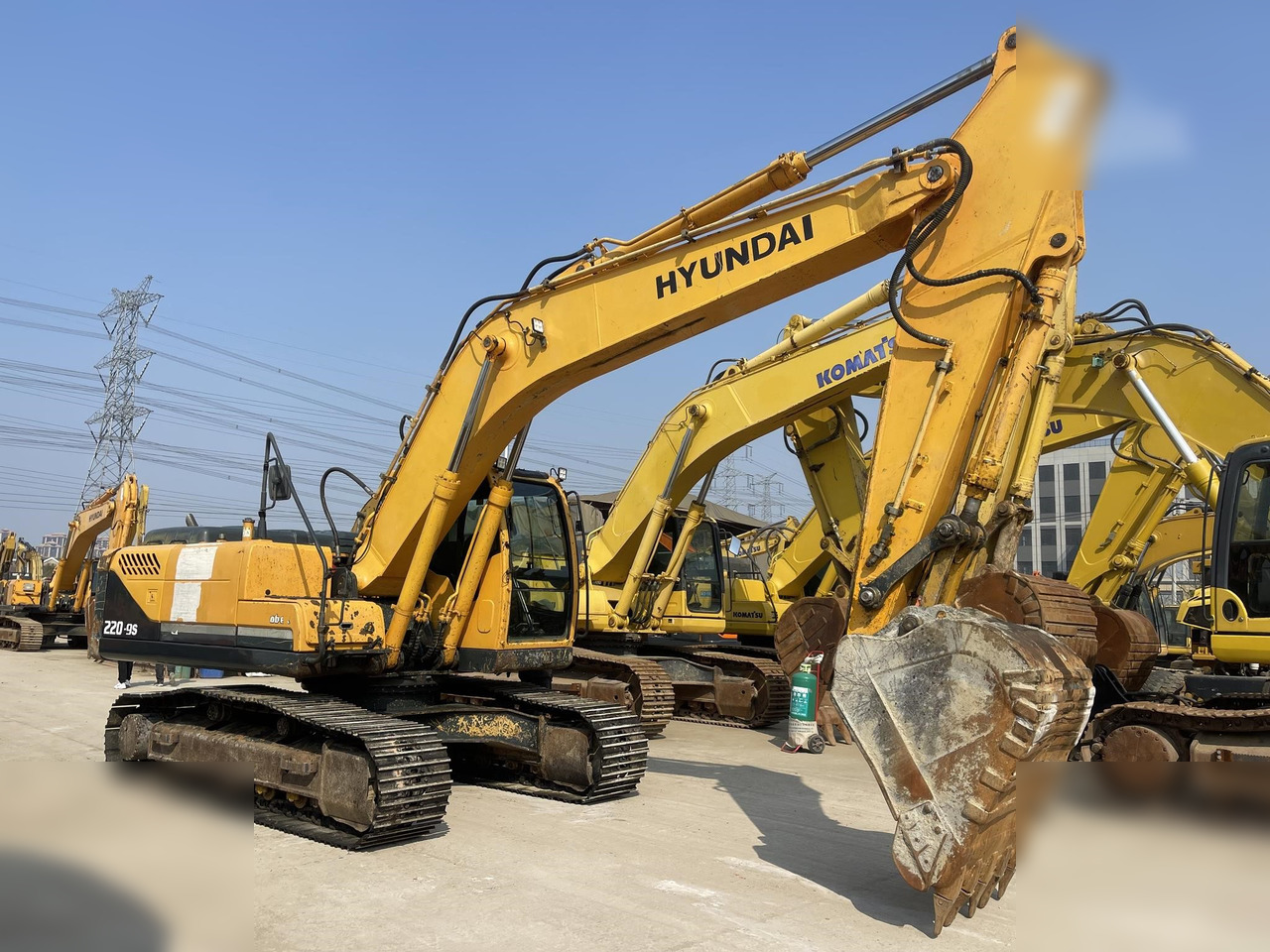 HYUNDAI ROBEX 220 LC-9S - Pásové rýpadlo: obrázok 4 HYUNDAI ROBEX 220 LC-9S - Pásové rýpadlo: obrázok 4