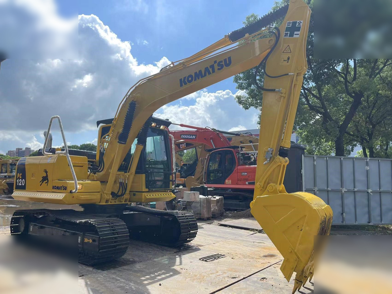 KOMATSU PC120-8 - Pásové rýpadlo: obrázok 3 KOMATSU PC120-8 - Pásové rýpadlo: obrázok 3