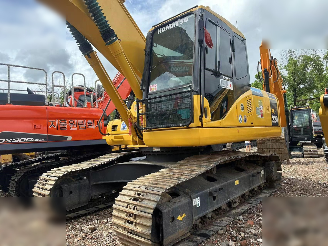 KOMATSU PC220-7 - Pásové rýpadlo: obrázok 3 KOMATSU PC220-7 - Pásové rýpadlo: obrázok 3