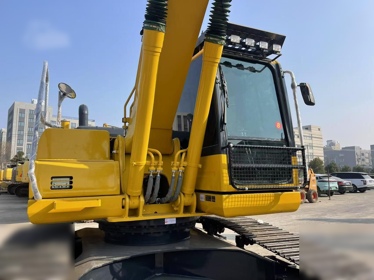 KOMATSU PC220-8 - Pásové rýpadlo: obrázok 3 KOMATSU PC220-8 - Pásové rýpadlo: obrázok 3