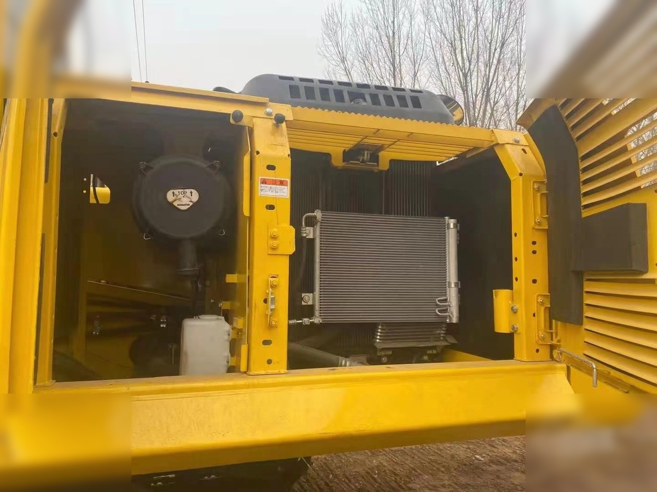 KOMATSU PC220-8 - Pásové rýpadlo: obrázok 5 KOMATSU PC220-8 - Pásové rýpadlo: obrázok 5
